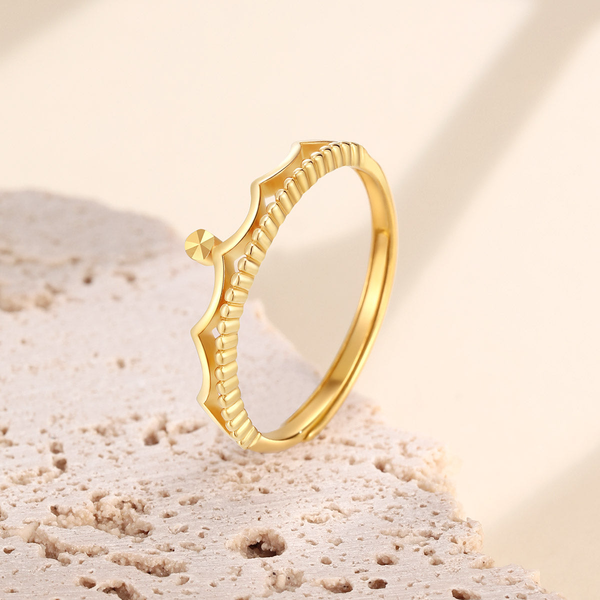 Bague ajustable en or 18 carats avec bordure en filigrane ondulée - Un cadeau glamour pour votre bien-aimé(e)