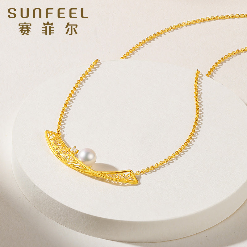 SUNFEEL's 18K Gold Diamond and Pearl Smiling Face Pendant Necklace: A Radiant Gift for Your Sweetheart