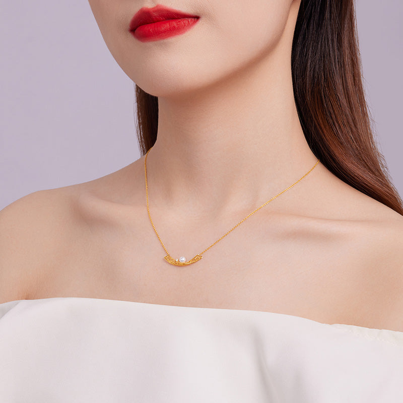 SUNFEEL's 18K Gold Diamond and Pearl Smiling Face Pendant Necklace: A Radiant Gift for Your Sweetheart